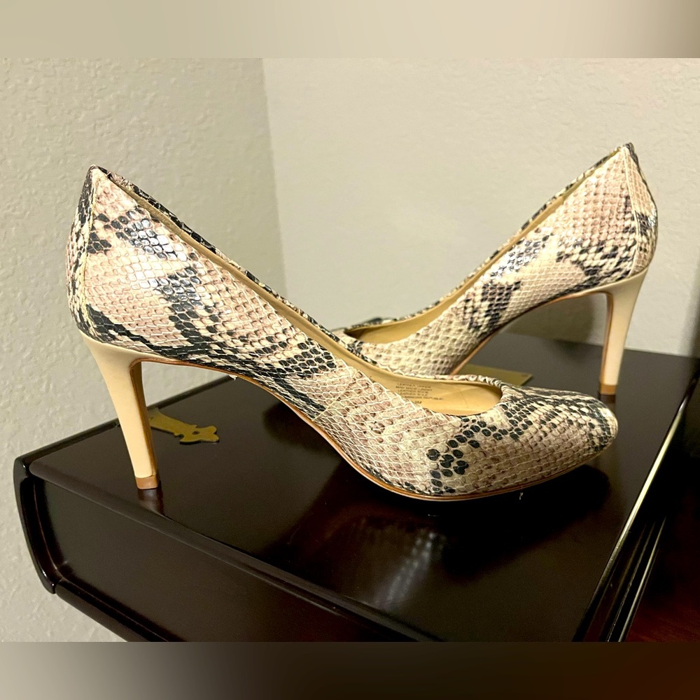 Brand New Antonio Melani stiletto size 9